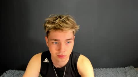 Snapshot of zeriixx chatting on 05.05.26 Ethan online show from 05.05.26