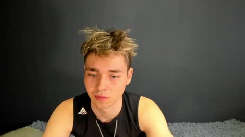Snapshot of zeriixx chatting on 05.06.26 Ethan online show from 05.06.26