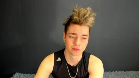 Snapshot of zeriixx chatting on 05.12.26 Ethan online show from 05.12.26