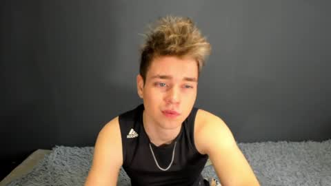Snapshot of zeriixx chatting on 05.13.26 Ethan online show from 05.13.26
