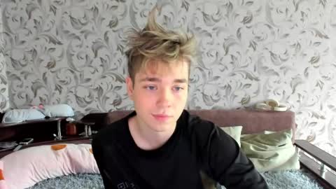 Snapshot of zeriixx chatting on 05.17.26 Ethan online show from 05.17.26