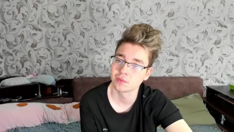 Snapshot of zeriixx chatting on 05.27.26 Ethan online show from 05.27.26