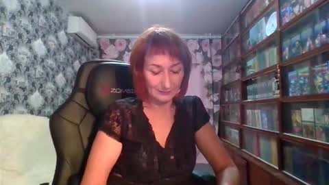 Snapshot of zerilane chatting on 11.24.25 Elena online show from 11.24.25