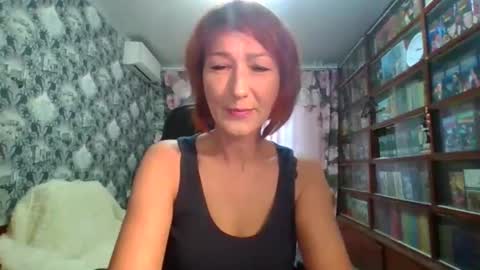 Snapshot of zerilane chatting on 11.25.25 Elena online show from 11.25.25