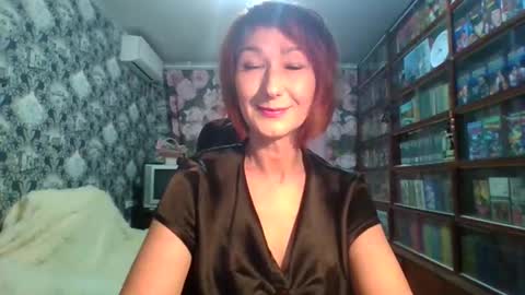 Snapshot of zerilane chatting on 11.26.25 Elena online show from 11.26.25