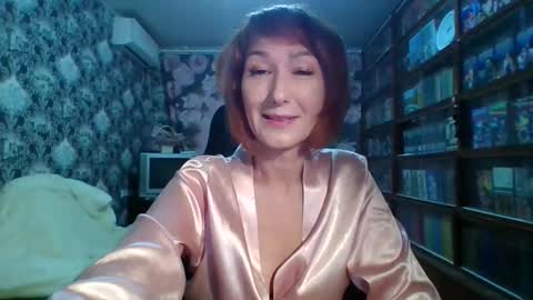 Snapshot of zerilane chatting on 11.28.25 Elena online show from 11.28.25
