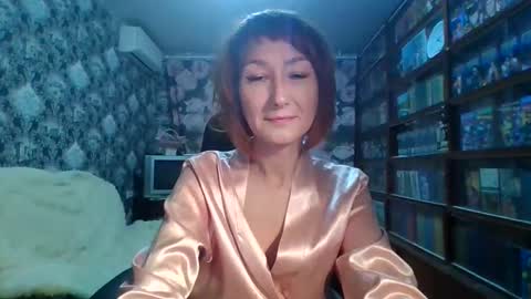 Snapshot of zerilane chatting on 11.30.25 Elena online show from 11.30.25