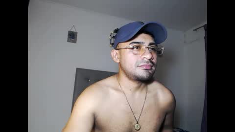 Snapshot of zeussexyhot chatting on 05.15.26 zeussexyhot online show from 05.15.26