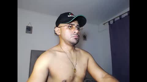 Snapshot of zeussexyhot chatting on 05.19.26 zeussexyhot online show from 05.19.26