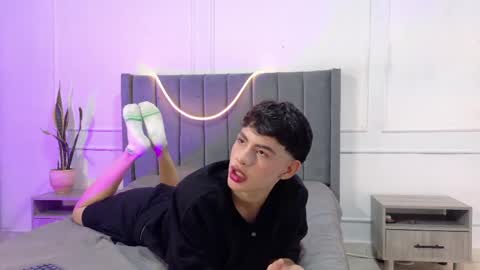Snapshot of zeyn_smith chatting on 05.19.26 zeyn_smith online show from 05.19.26