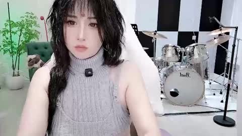 Snapshot of zhen0 chatting on 09.30.25 zhen online show from 09.30.25