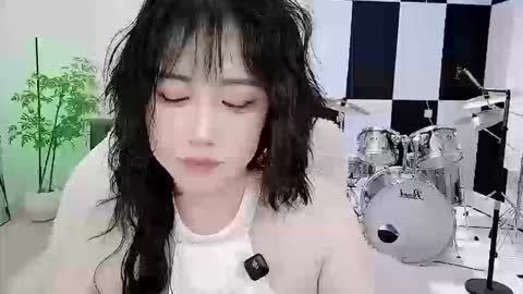 Snapshot of zhen0 chatting on 10.14.25 zhen online show from 10.14.25