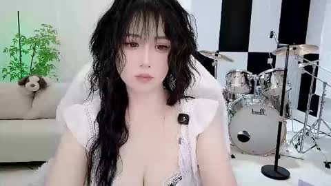 Snapshot of zhen0 chatting on 10.16.25 zhen online show from 10.16.25