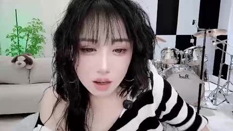 Snapshot of zhen0 chatting on 10.18.25 zhen online show from 10.18.25