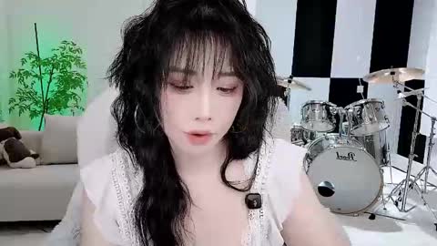 Snapshot of zhen0 chatting on 10.21.25 zhen online show from 10.21.25