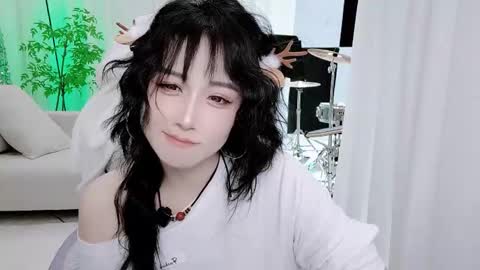 Snapshot of zhen0 chatting on 10.30.25 zhen online show from 10.30.25