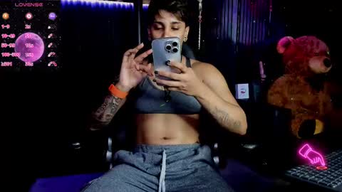 zhoestrong online show from 03.12.25