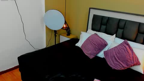 Snapshot of ziamiller chatting on 09.14.25 zia online show from 09.14.25