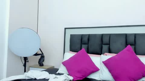 Snapshot of ziamiller chatting on 10.09.25 zia online show from 10.09.25