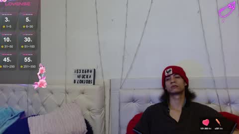 Snapshot of zion_bora chatting on 12.07.24 Zion Bora online show from 12.07.24