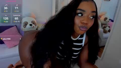 Snapshot of zobe_love chatting on 02.25.25 Zobe Love online show from 02.25.25