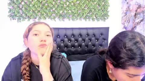 Zoe And Valeria online show from 05.26.26