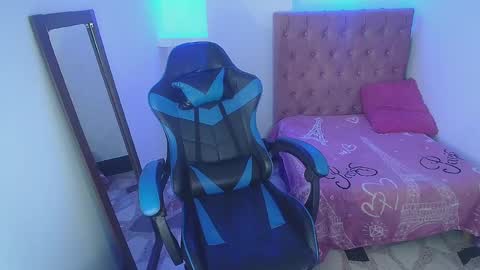 Snapshot of zoe_connor19 chatting on 02.27.25 Z O E online show from 02.27.25