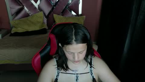 Snapshot of zoe_green01 chatting on 05.28.26 zoe online show from 05.28.26