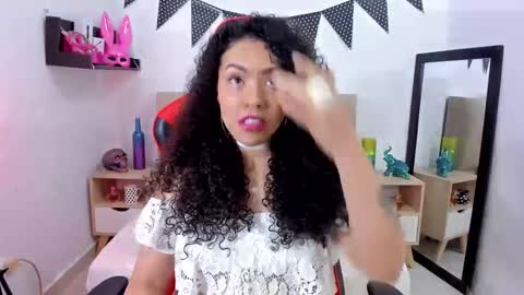 Snapshot of zoe_gruber chatting on 12.17.24 Zoe Gruber online show from 12.17.24