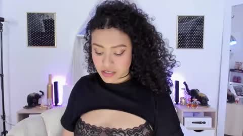 Snapshot of zoe_gruber chatting on 10.01.25 Zoe Gruber online show from 10.01.25