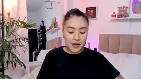 Snapshot of zoe_gruber chatting on 11.20.25 Zoe Gruber online show from 11.20.25