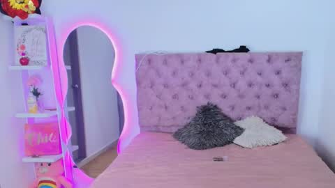 Snapshot of zoe_kravitx_ chatting on 02.11.26 zoe_kravitx_ online show from 02.11.26