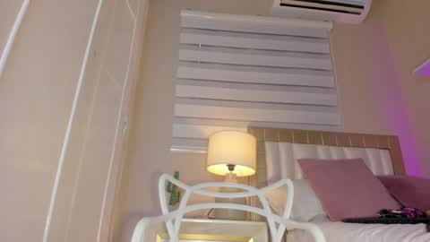 Snapshot of zoe_sky_ chatting on 02.11.25 Hi guys i am Zoe online show from 02.11.25