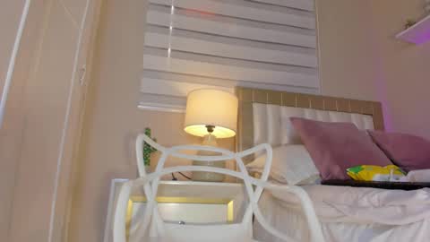 Snapshot of zoe_sky_ chatting on 02.22.25 Hi guys i am Zoe online show from 02.22.25