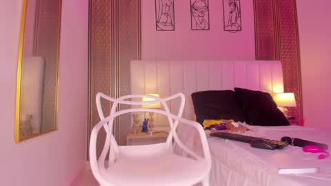 Snapshot of zoe_sky_ chatting on 10.14.25 Hi guys i am Zoe online show from 10.14.25