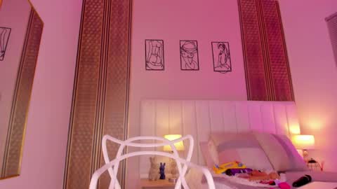 Snapshot of zoe_sky_ chatting on 10.21.25 Hi guys i am Zoe online show from 10.21.25