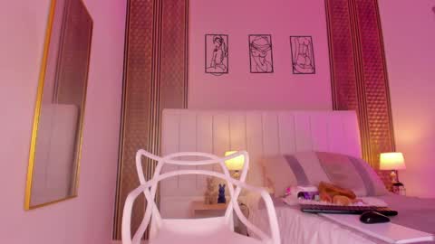 Snapshot of zoe_sky_ chatting on 11.14.25 Hi guys i am Zoe online show from 11.14.25