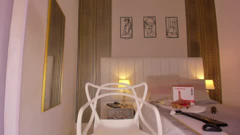 Hi guys i am Zoe  online show from 04.04.26