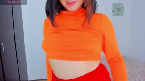 Snapshot of zoe_sweet22 chatting on 11.01.25 new count online show from 11.01.25