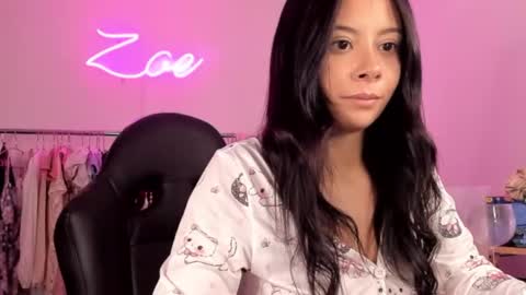 Snapshot of zoecams chatting on 03.11.25 zoecams online show from 03.11.25