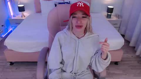 Snapshot of zoee_joness chatting on 03.23.26 zoe online show from 03.23.26