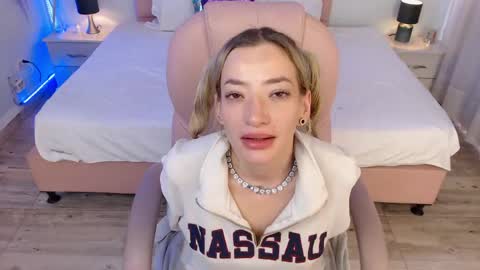 Snapshot of zoee_joness chatting on 05.14.26 zoe online show from 05.14.26