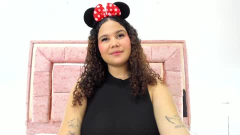 Snapshot of zoee_lov chatting on 01.23.25 zoee online show from 01.23.25