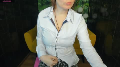 Snapshot of zoeeast chatting on 01.19.25 Zoe online show from 01.19.25