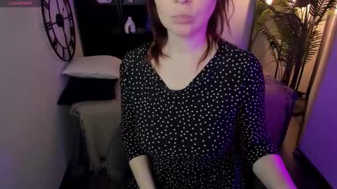 Snapshot of zoeeast chatting on 11.20.25 Zoe online show from 11.20.25