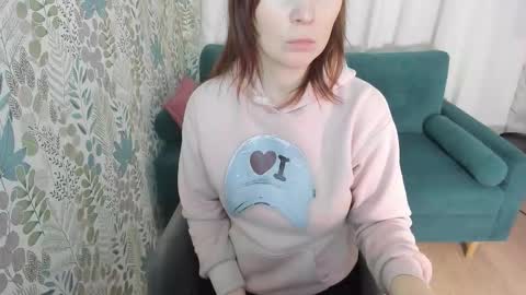 Snapshot of zoeeast chatting on 12.21.25 Zoe online show from 12.21.25