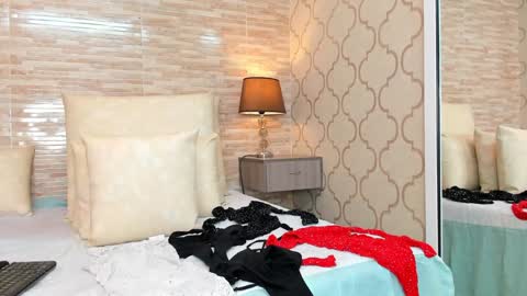 ZoeeSmitth online show from 12.28.24