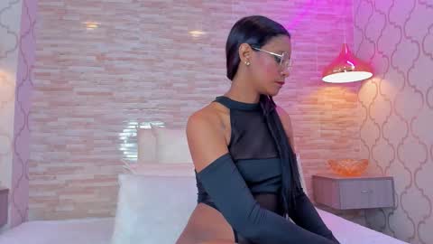 ZoeeSmitth online show from 12.18.25