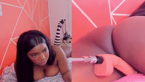 Snapshot of zoeethompson_cm chatting on 12.31.24 online show from 12.31.24