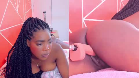 Snapshot of zoeethompson_cm chatting on 02.15.25 online show from 02.15.25